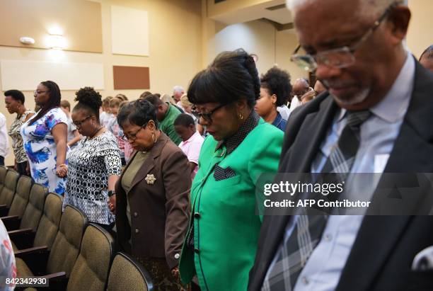 Congregation Worship Photos and Premium High Res Pictures - Getty Images