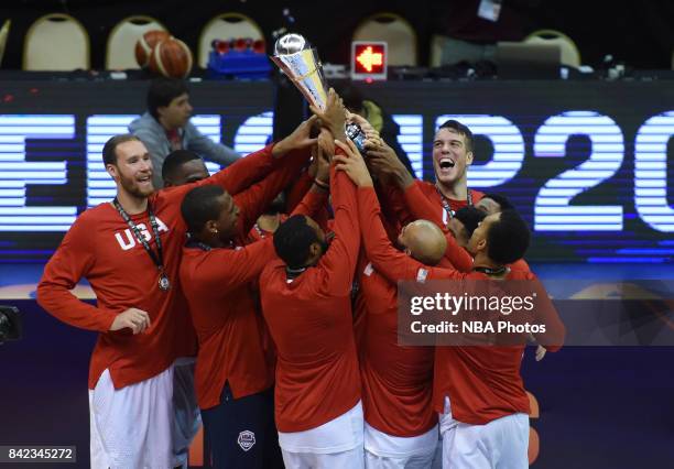 Players of United States celebrate after winning the FIBA Americup final match between US and Argentina at Orfeo Superdomo arena on September 03,...