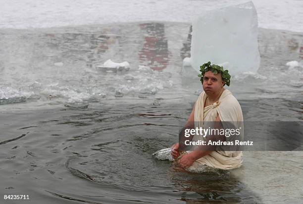 Member of Berlin's ice swimming club 'Berliner Seehunde' takes a dip in Orankesee lake on January 10, 2009 in Berlin, Germany. Around 120 ice swimmer...