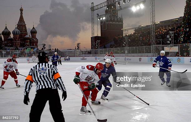 Players from Alexei Yashin Team and Jaromir Jagr Team in action during a Kontinental Hockey League all star show match at the Red Square on January...