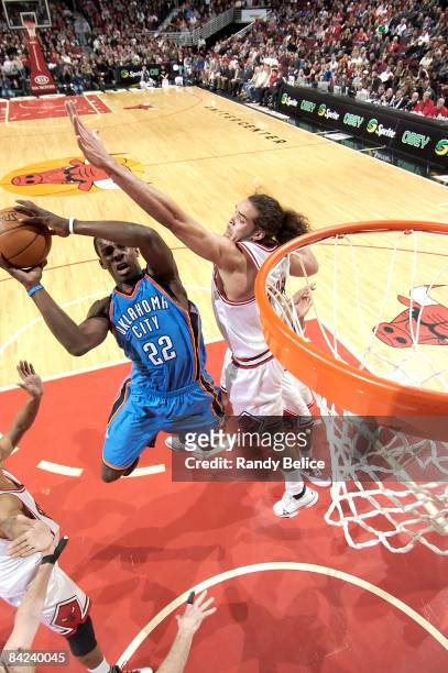 Jeff Green of the Oklahoma City Thunder goes to the basket over Joakim Noah of the Chicago Bulls during the NBA game on January 10, 2009 at the...