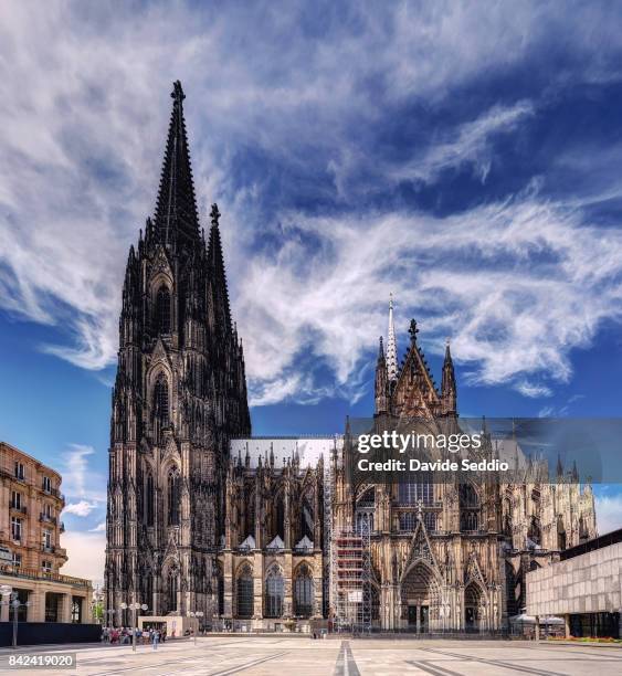 lateral view of the cologne cathedral - cologne cathedral stock pictures, royalty-free photos & images