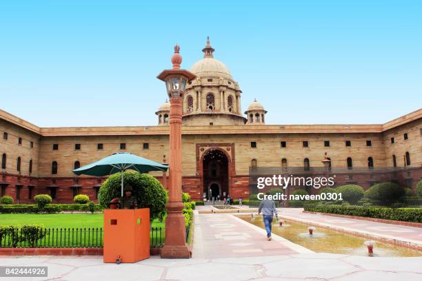 rashtrapati bhavan (president house) in new delhi, india - palácio presidencial rashtrapati bhawan imagens e fotografias de stock