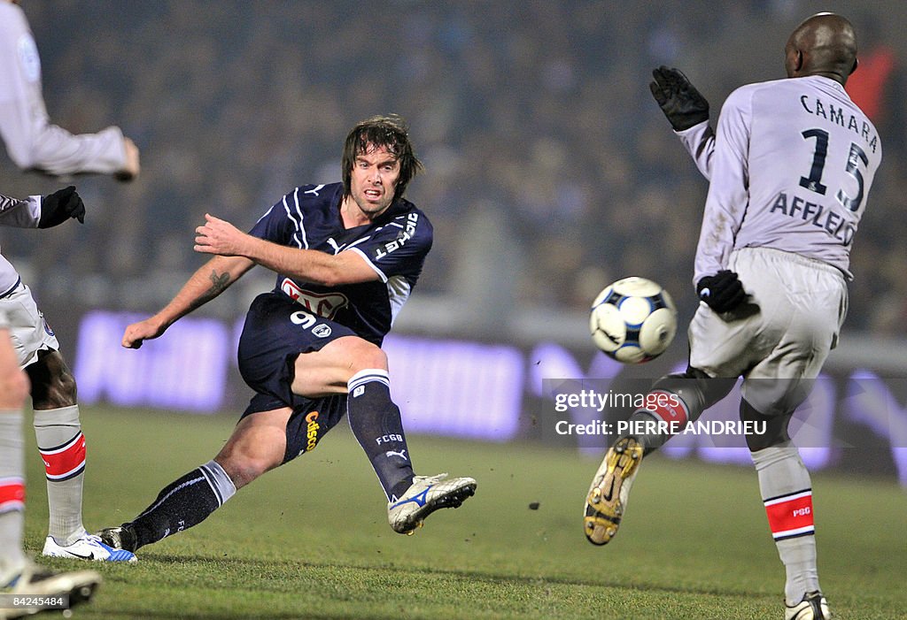 Bordeaux's forward Fernando Cavenaghi sh