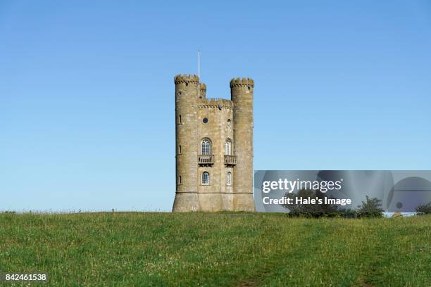 broadway tower, broadway, worcestershire, uk - castle imagens e fotografias de stock