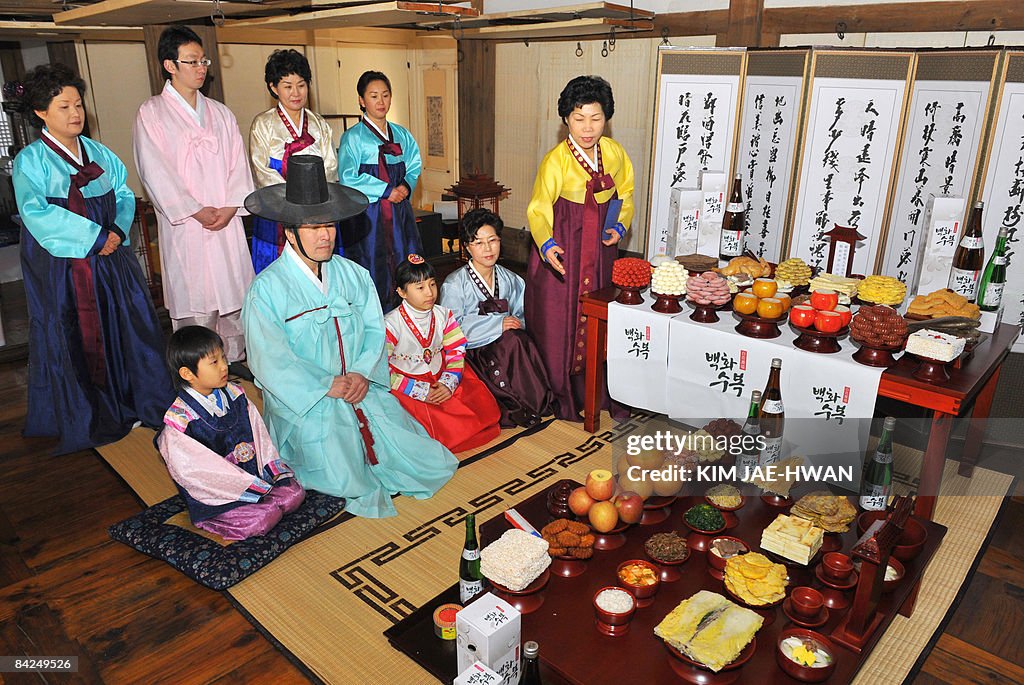 Charye Ritual South Korean models demonstrate