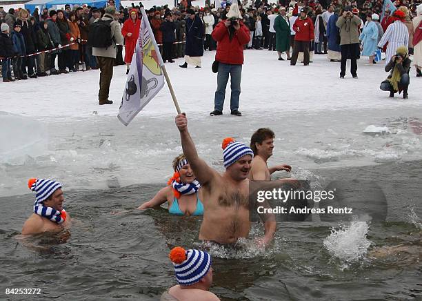 Ice swimmers take a dip in Orankesee lake on January 10, 2009 in Berlin, Germany. Around 120 ice swimmers nationwide celebrate the 'Berliner...