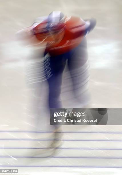 Wouter Olde Heuvel of the Netherlands skates during 10000 meter men of the Essent ISU European Speed Skating Championships at the Thialf Ice Stadium...