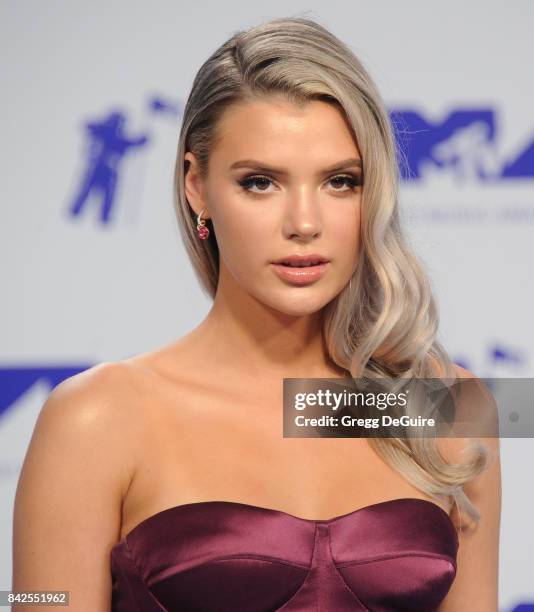 Alissa Violet arrives at the 2017 MTV Video Music Awards at The Forum on August 27, 2017 in Inglewood, California.