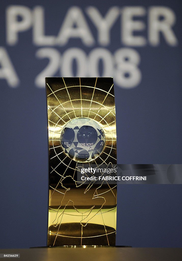 The FIFA World player 2008 trophy is see