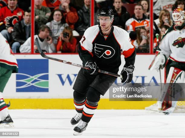 Jeff Carter of the Philadelphia Flyers skates against the Minnesota Wild on January 8, 2009 at the Wachovia Center in Philadelphia, Pennsylvania.