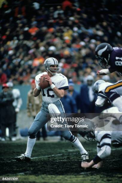 Quarterback Roger Staubach of the Dallas Cowboys drops back to pass during the NFC Divisional Playoff Game on December 28, 1975 against the Minnesota...