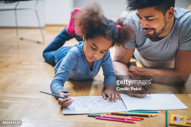father and daughter coloring together - father and daughter play imagens e fotografias de stock