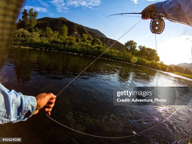 colada en el río pesca con mosca - río eagle fotografías e imágenes de stock