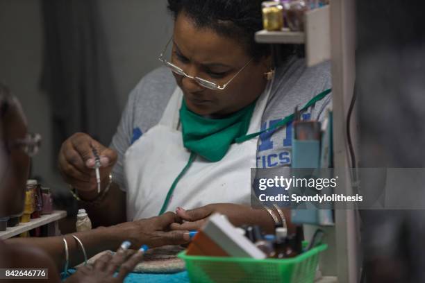 fingernail paint service at havana, cuba - cuba painter stock pictures, royalty-free photos & images