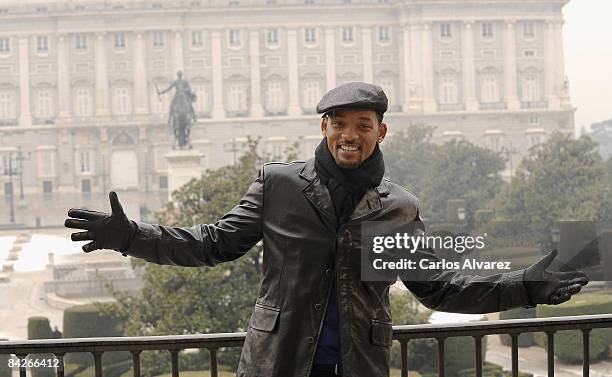 Actor Will Smith attends "Seven Pounds" photocall at Teatro Real on January 13, 2009 in Madrid, Spain.