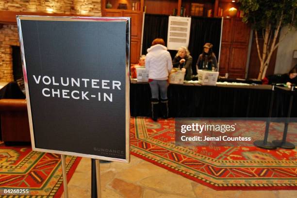 Volunteer Check Inflag Volunteer Booth Photos and Premium High Res Pictures - Getty Images