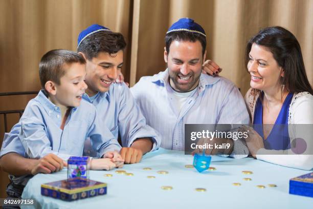 familie van vier dreidel spel - chocolate gelt stockfoto's en -beelden