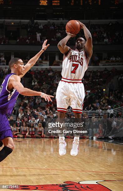 Ben Gordon of the Chicago Bulls takes a jump shot against the Sacramento Kings during the game on January 6, 2009 at the United Center in Chicago,...
