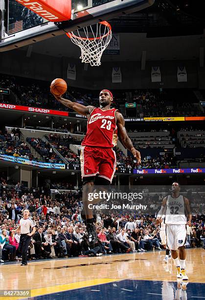 LeBron James of the Cleveland Cavaliers dunks in a game against the Memphis Grizzlies on January 13, 2009 at FedExForum in Memphis, Tennessee. NOTE...