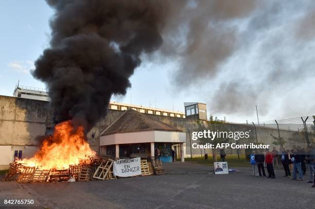 Striking prison guards stand near a burning barricade in front of the entrance of the Gradignan jailhouse on September 5, 2017 in Gradignan,...