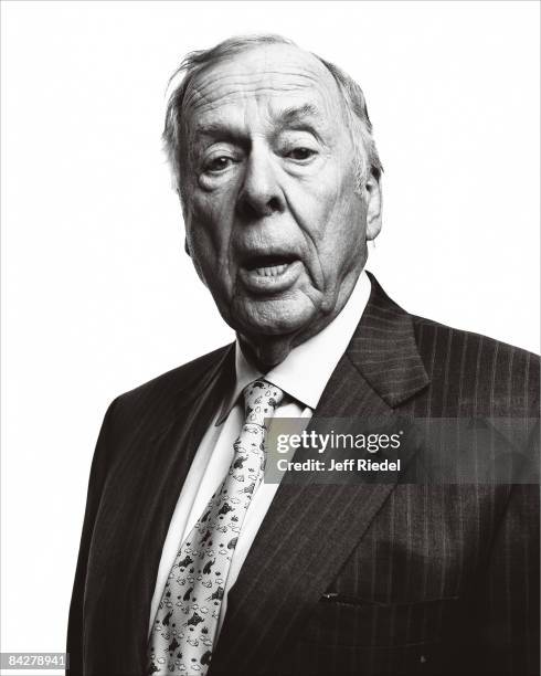 Businessman T. Boone Pickens is photographed for GQ Magazine at the Republican Convention for GQ Magazine on September 3, 2008. PUBLISHED IMAGE.