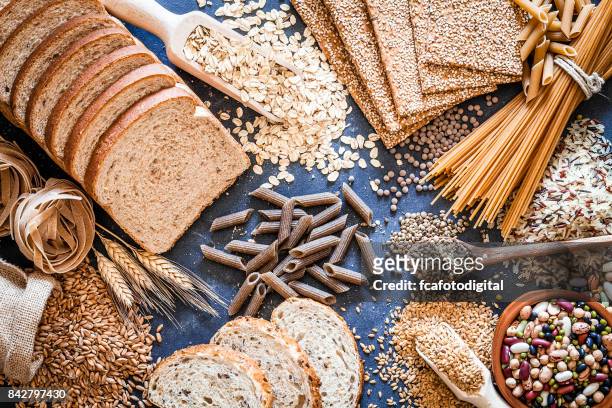 fibra dietética alimentos naturaleza muerta - comida básica fotografías e imágenes de stock