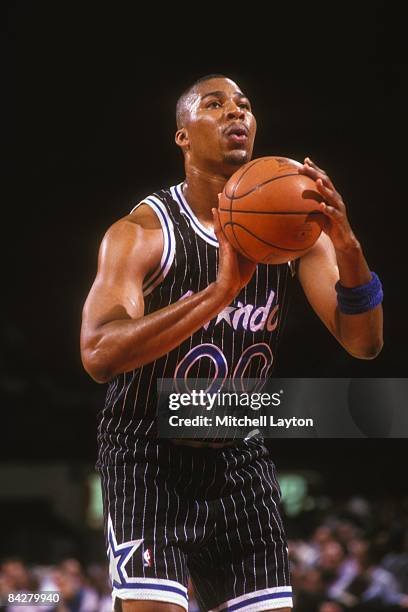 Anthony Avent of the Orlando Magic takes a foul shot during a NBA basketball game against the Washington Bullets on April 19, 1995 at USAir Arena in...