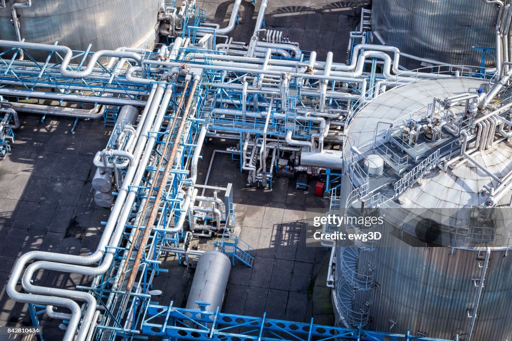 Steel pipelines in the Refinery