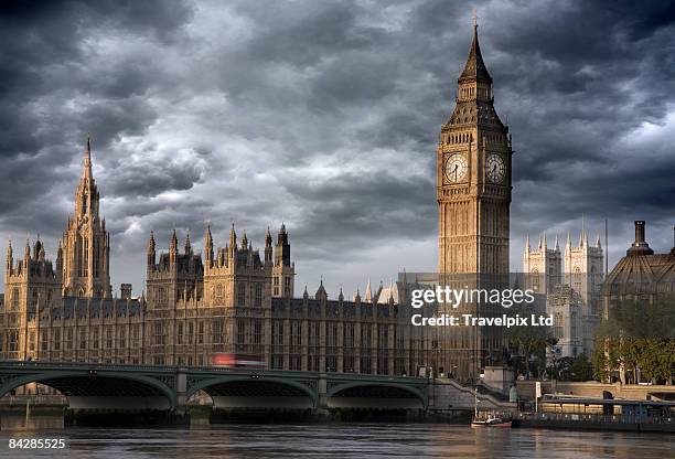big ben - britisches parlament stock-fotos und bilder
