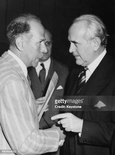 Brazilian politician Osvaldo Aranha , the newly-elected President of the United Nations General Assembly, in discussion with Egyptian delegate...