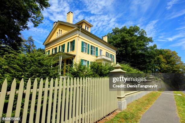 emily dickinson homestead - amherst massachusetts stock pictures, royalty-free photos & images