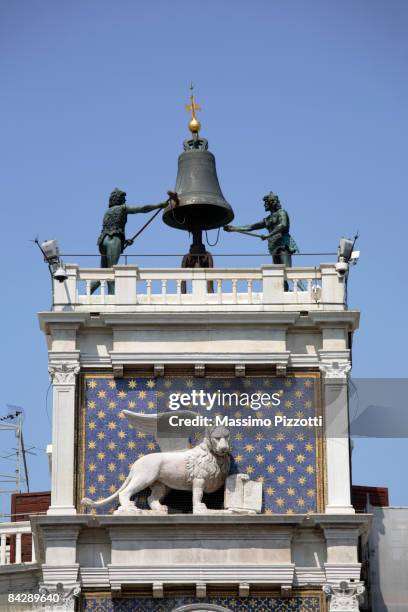 venice clock tower - massimo pizzotti fotografías e imágenes de stock