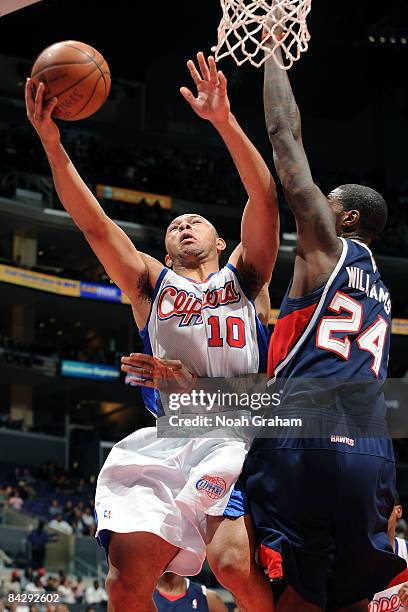 Eric Gordon of the Los Angeles Clippers goes to the basket against Marvin Williams of the Atlanta Hawks at Staples Center on January 14, 2009 in Los...
