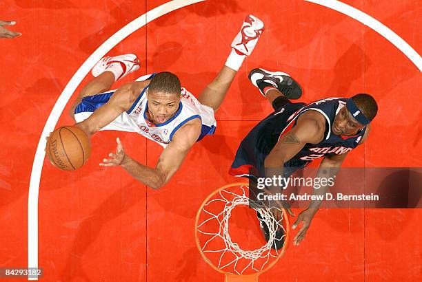 Eric Gordon of the Los Angeles Clippers goes to the basket against Ronald Murray of the Atlanta Hawks at Staples Center on January 14, 2009 in Los...
