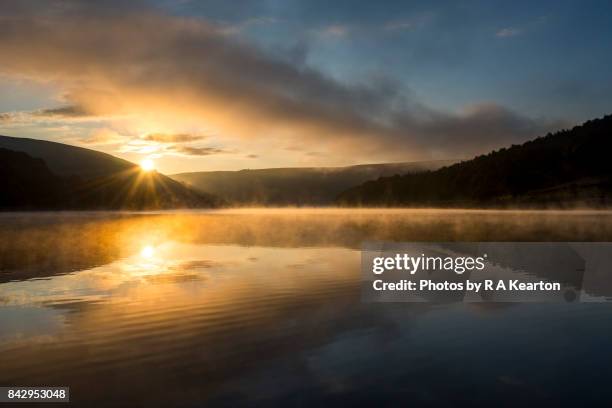 beautiful sunrise over ladybower reservoir, derbyshire, england - midlands england bildbanksfoton och bilder