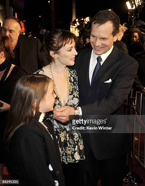 Actor Bill Paxton , his wife Louise and daughter Lydia arrive at the premiere of HBO's "Big Love" 3rd season at the Cinerama Dome on January 14, 2009...