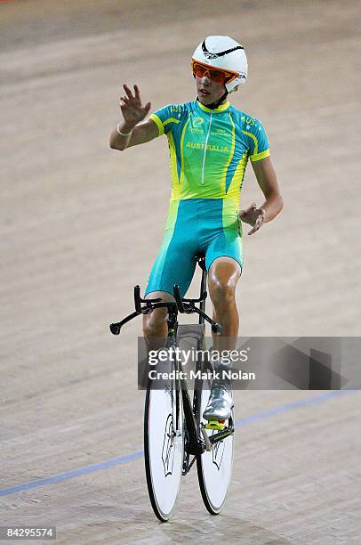 Dale Parker of Australia acknowledges the crowd after winning gold in the Mens 3000 metre Individual pursuit during the Track Cycling on day two of...