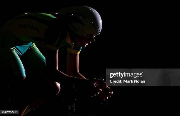 Melissa Hoskins of Australia competes in the final of the womens 3000 metre Individual pursuit during the Track Cycling on day two of the Australian...