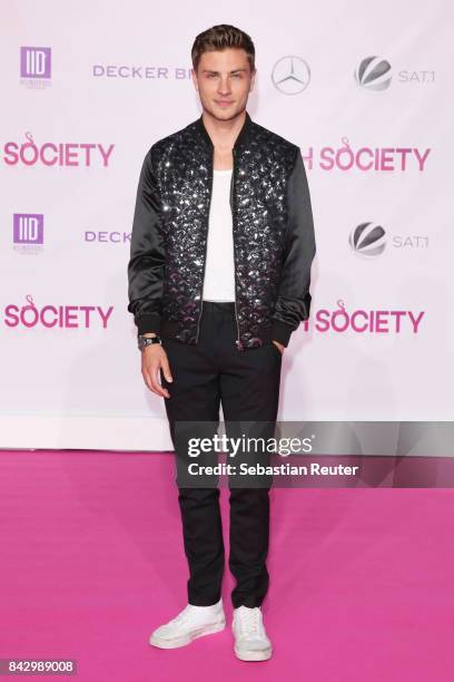 Jannik Schuemann attends the 'High Society' premiere at CineStar on September 5, 2017 in Berlin, Germany.