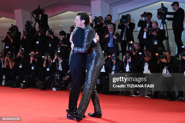 Hug Jim Hug Carey Photos and Premium High Res Pictures - Getty Images