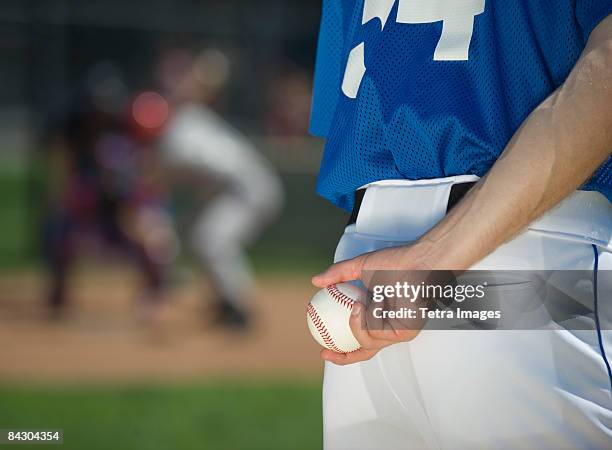 baseball pitcher preparing to pitch ball - baseball pitcher close up stock pictures, royalty-free photos & images