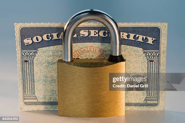 close up of lock and social security card - social security stock-fotos und bilder