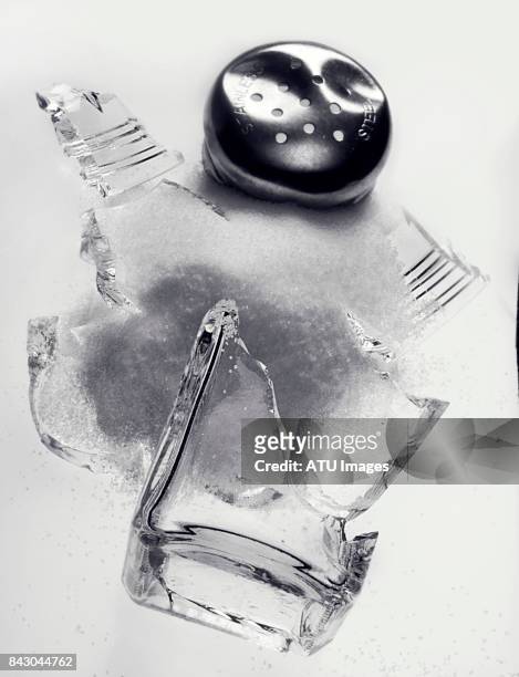 broken salt shaker - salt shaker imagens e fotografias de stock