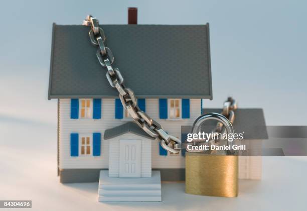 model house locked with chain - serrato foto e immagini stock