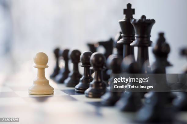 close up of chess pieces - ajedrez fotografías e imágenes de stock