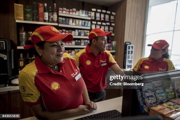 Shells In Store Employees 18 Shell Mexico Opens First Gasoline Station In The Country Stock ...