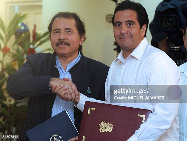 Nicaraguan President Daniel Ortega shakes hands with his counterpart from Panama, Omar Torrijos , after signing a Free Trade Agreement between both...