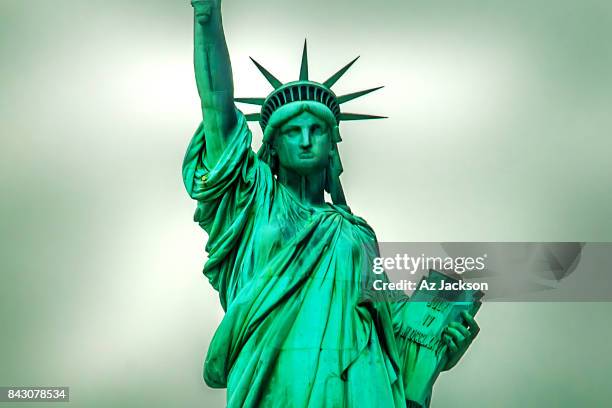 statue of liberty close up - statue of liberty close up stock pictures, royalty-free photos & images