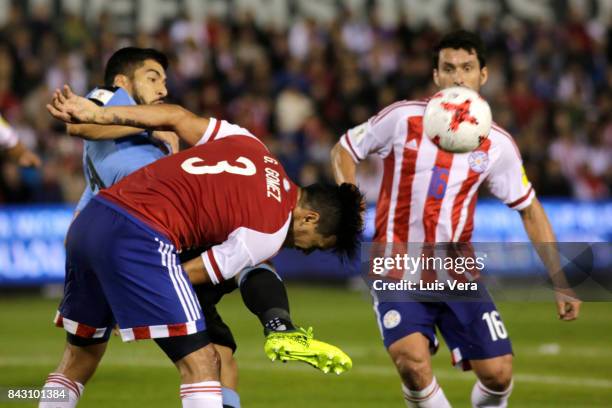 Gustavo Gomez of Paraguay heads the ball while marked by Luis Suarez of Uruguay during a match between Paraguay and Uruguay as part of FIFA 2018...